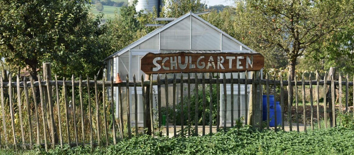 Eigener Schul- und Obstgarten